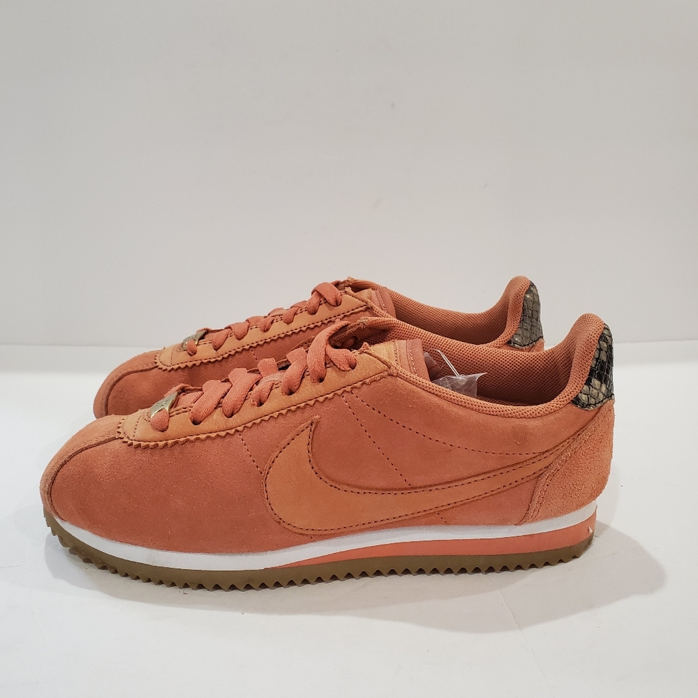 Ah5206 nike womens size 6 excellent